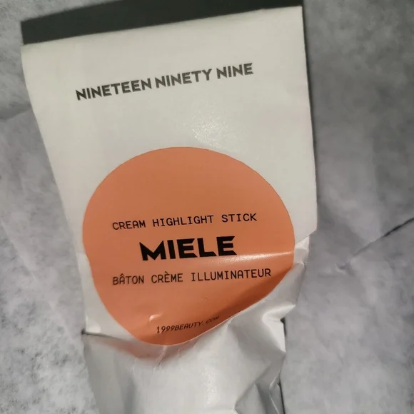 Cream Highlighter Stick in color Miele 0.23 Oz - Picture 4 of 7